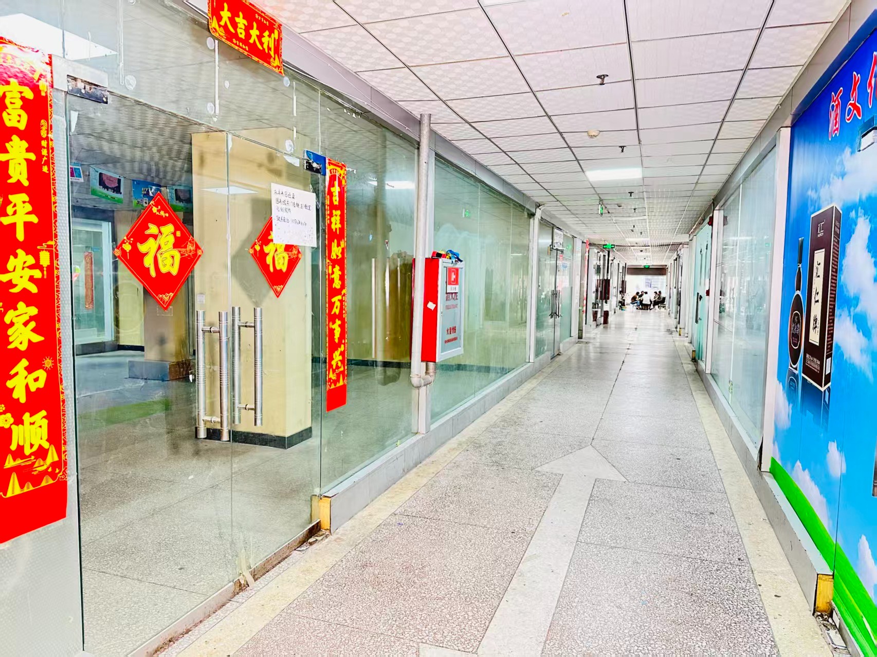 通济街园区位于洛阳市老城区春都路商贸核心区域，周边商业氛围成熟，交通便利，配套完善。依托传统副食品商贸资源，园区具备良好的经营基础和人气优势，是企业办公、商品展示、批发零售及创业发展的理想选择。