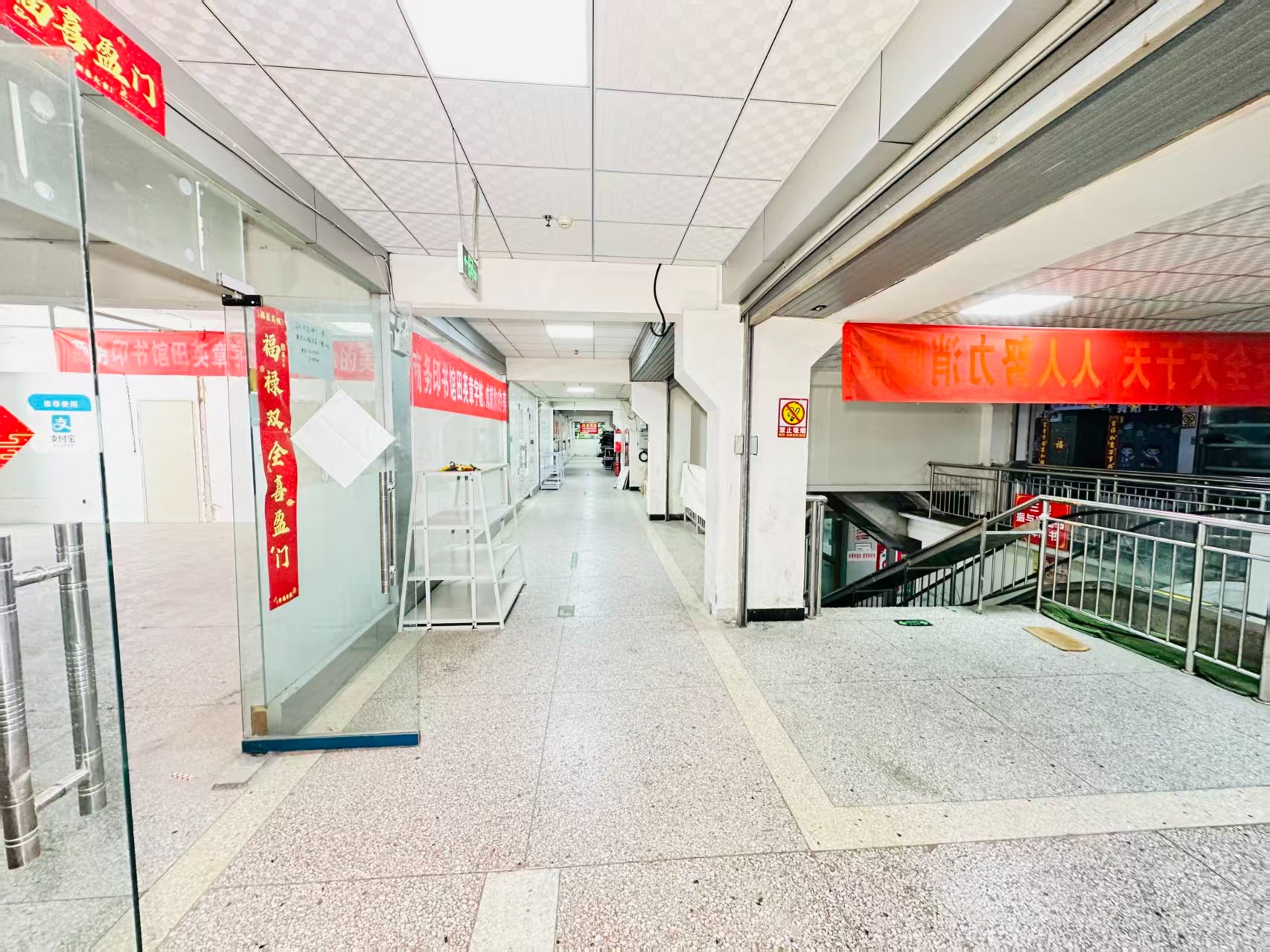 通济街引入人工智能技术应用场景，推动AI与商业、零售、电商、企业服务等领域融合发展。